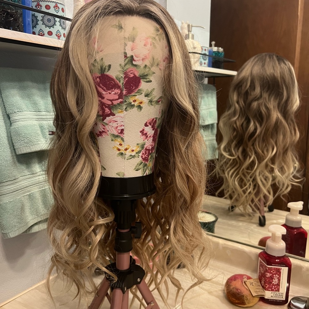 IMStyle Shannon synthetic Lace Front Wig NWT Retail Over $115! Great Deal!